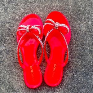 FashionNova red flip flops